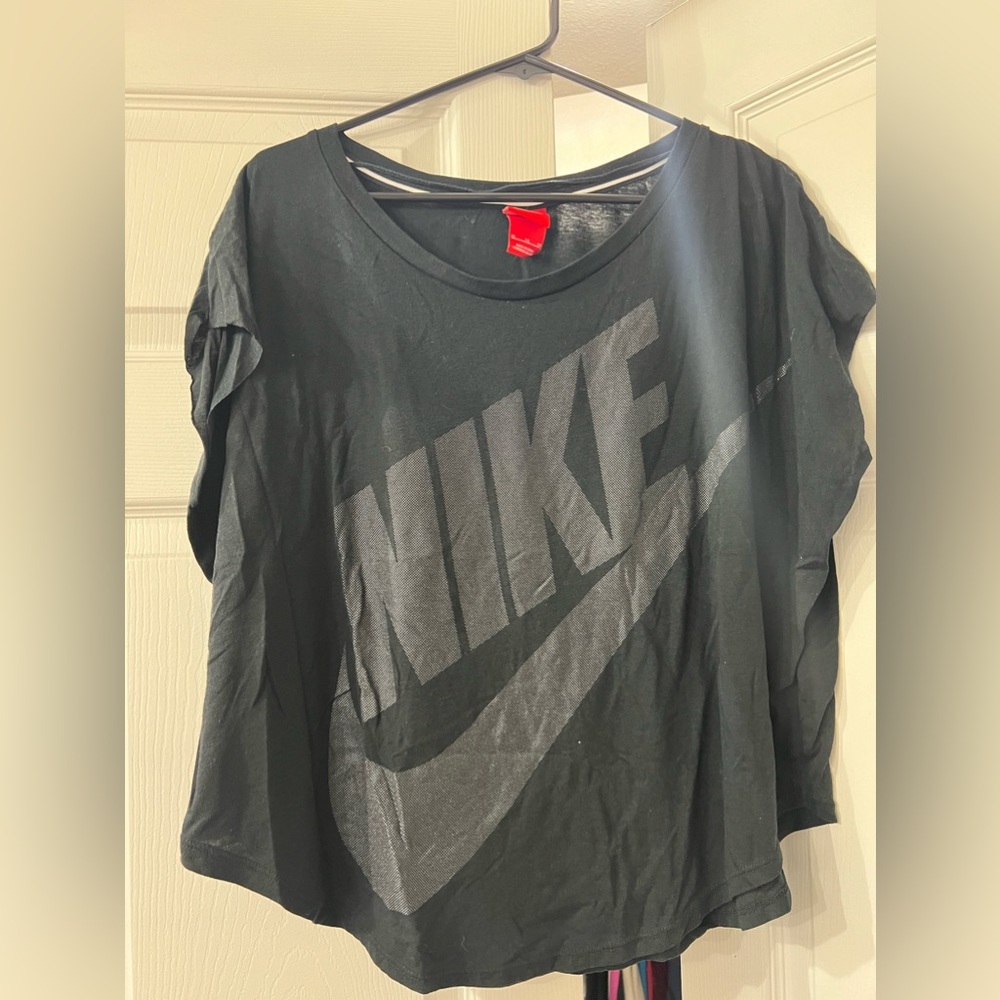 Nike Athletic Top 🖤